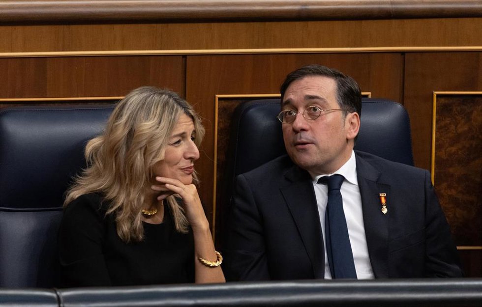 Archivo - La vicepresidenta segunda y ministra de Trabajo y Economía Social, Yolanda Díaz, y el ministro de Asuntos Exteriores, Unión Europea y Cooperación, José Manuel Albares