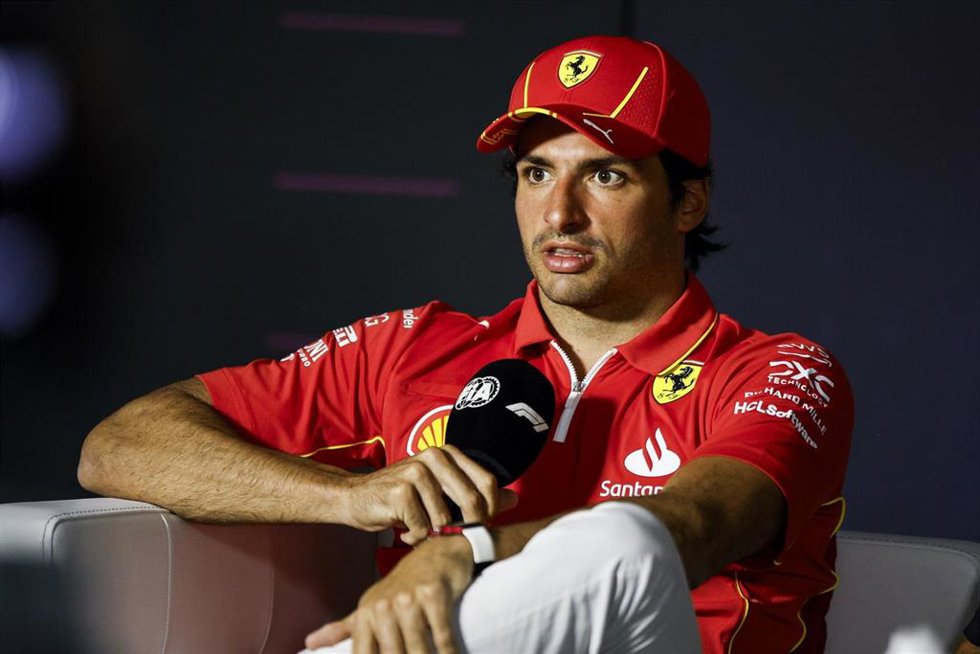 SAINZ Carlos (spa), Scuderia Ferrari SF-24, portrait press conference during the Formula 1 Gulf Air Bahrain Grand Prix 2024, 1st round of the 2024 FIA Formula One World Championship from February 29 to March 2, 2024 on the Bahrain International Circuit,