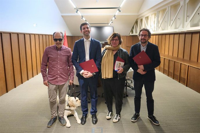 Luis Casado, Rashid Mohamed Vázquez, Helena Gallego y Joseba Asiain en la firma del convenio