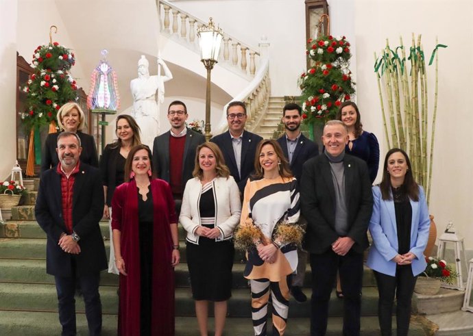 La alcaldesa de Zaragoza, Natalia Chueca, ha recibido el premio de Cultura de Castellón que reconoce el gran prestigio de las Fiestas del Pilar, que otorgan el Ayuntamiento castellonense y la Fundación Moros d'Alquería