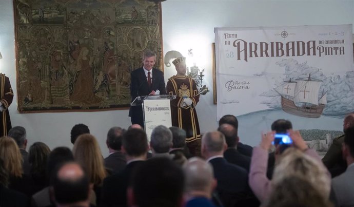 El presidente de la Xunta de Galicia en funciones, Alfonso Rueda, participa en la presentación de la Festa da Arribada, en Baiona.