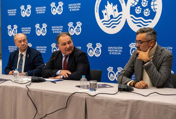 Rueda de prensa de presentación del primer álbum de cromos de Semana Santa de Huelva.