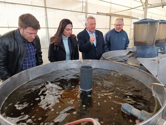 La consejera Sara Rubira visita las instalaciones del Cifea de Torre Pacheco.