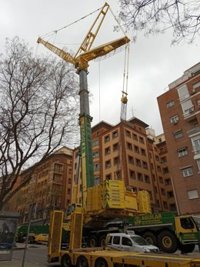 Vecindad de Cavanilles se planta contra una grúa "que pesa 60 toneladas, como un tanque", que sobrevolará sus casas