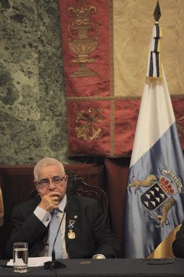 Archivo - Andrés Miranda, expresidente del Cabildo de Tenerife, durante el acto institucional por la conmemoración del centenario de los Cabildos Insular