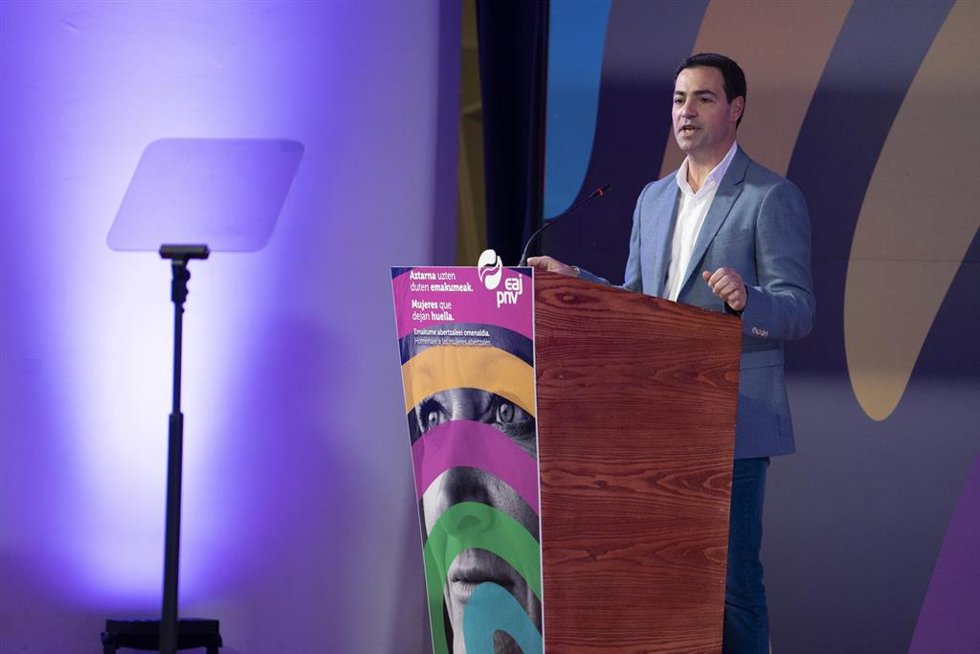 El PNV realiza un homenaje a las mujeres del partido en Bilbao