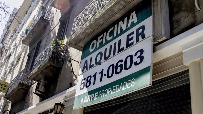 Archivo - Argentina.- Asociación de inquilinos niega que hayan bajado los precios de los alquileres