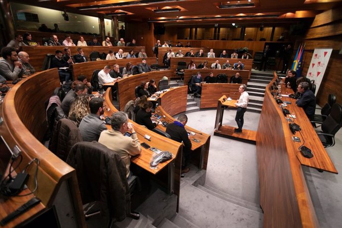 Ovidio Zapico interviene en la Conferencia Interparlamentaria de IU celebrada en la Junta General del Principado