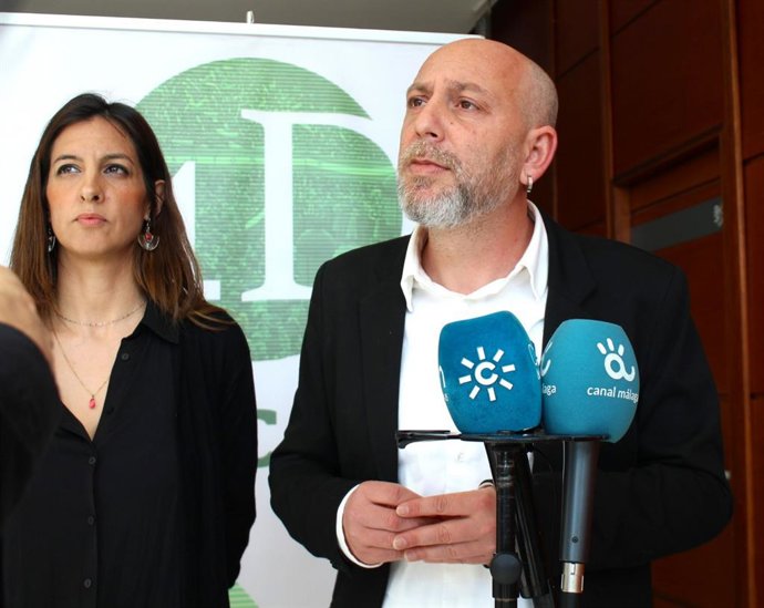 El portavoz de IU Andalucía y secretario general del PCA, Ernesto Alba, en gala de premios García Caparrós en Málaga.