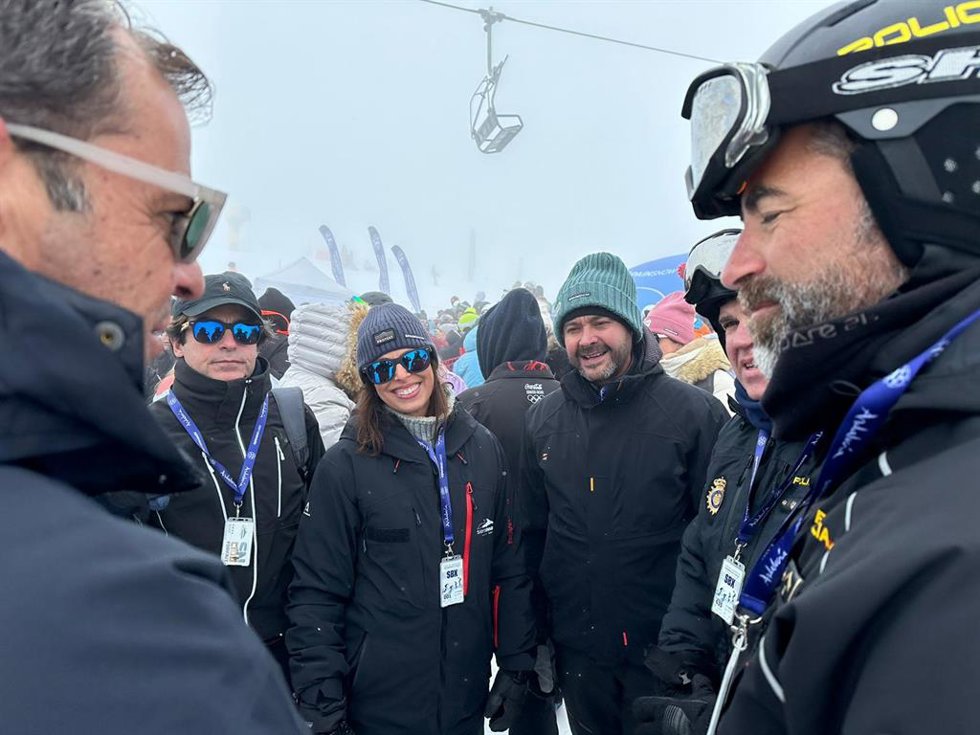 La consejera de Fomento, Articulación del Territorio y Vivienda y también presidenta de Cetursa, Rocío Díaz, en la Copa del Mundo de Snowboard Cross.
