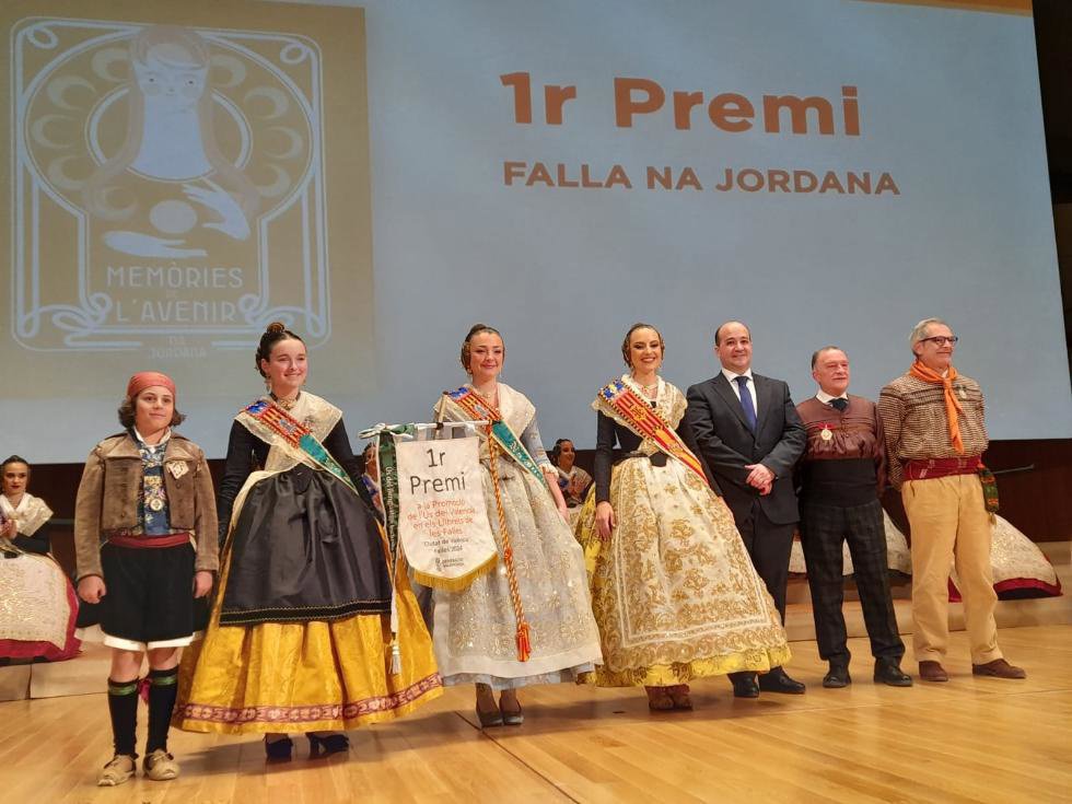 Educación entrega los premios a los 'llibrets' de Fallas para la promoción del uso del valenciano en el ámbito festivo