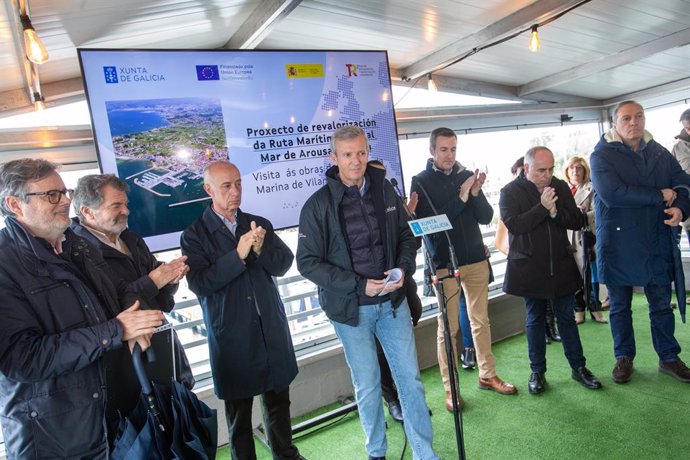 El presidente de la Xunta en funciones, Alfonso Rueda, visita las obras de mejora de A Mariña de Vilanova de Arousa.