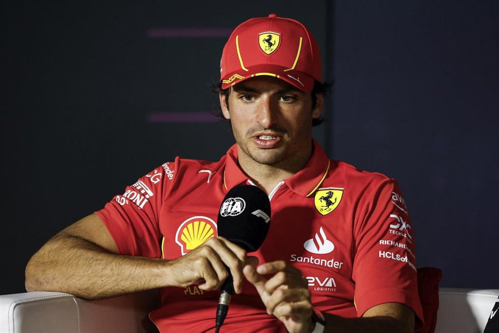 SAINZ Carlos (spa), Scuderia Ferrari SF-24, portrait press conference during the Formula 1 Gulf Air Bahrain Grand Prix 2024, 1st round of the 2024 FIA Formula One World Championship from February 29 to March 2, 2024 on the Bahrain International Circuit,