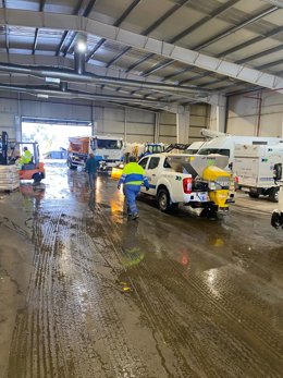 El Ayuntamiento de Segovia trabaja en la limpieza de las vías y aceras de Segovia afectadas por la nieve