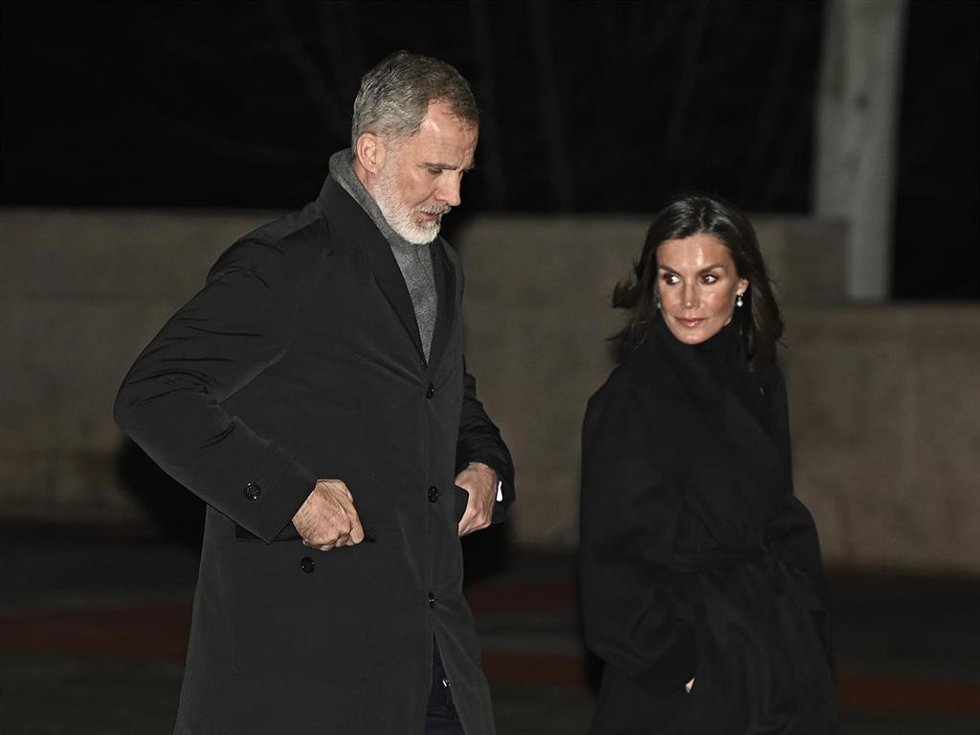 El rey Felipe VI y la reina Letizia saliendo del funeral por Fernando Gómez-Acebo en el Tanatorio Parcesa La Paz, a 02 de Marzo de 2024, en Alcobendas, Madrid (España).