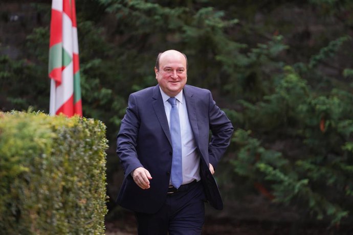 El presidente del PNV, Andoni Ortuzar, llega a una reunión con el lehendakari, en el Palacio de Ajuria Enea, a 19 de febrero de 2024, en Vitoria-Gasteiz, Álava, País Vasco (España).