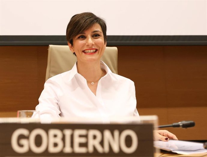 Archivo - La ministra de Vivienda y Agenda Urbana, Isabel Rodríguez, durante la Comisión de Vivienda y Agenda Urbana en el Congreso de los Diputados, a 25 de enero de 2024, en Madrid (España). 