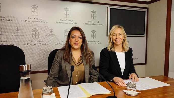 Archivo - Imagen de archivo de la portavoz de Vox en la Junta General Carolina López y la diputada Sara Álvarez Rouco