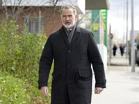 El Rey Felipe VI, cabizbajo, asiste al entierro de su primo, Fernando Gómez-Acebo