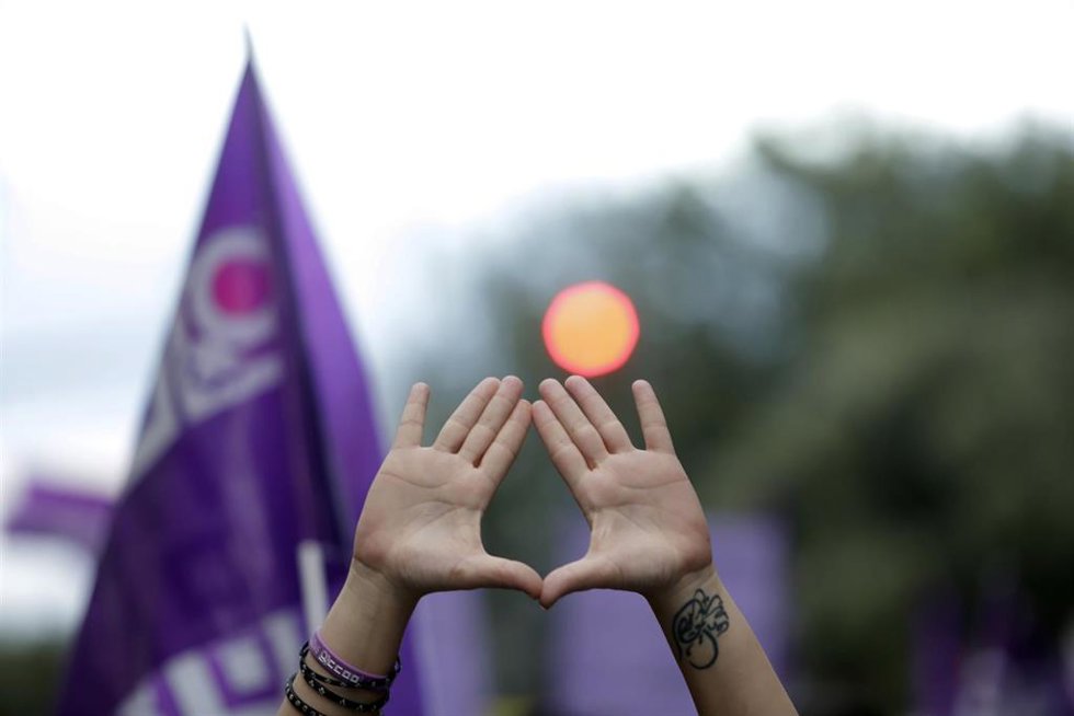 Archivo - Cientos de miles de personas en una movilización feminista por el 8M en Málaga, en imagen de archivo. 