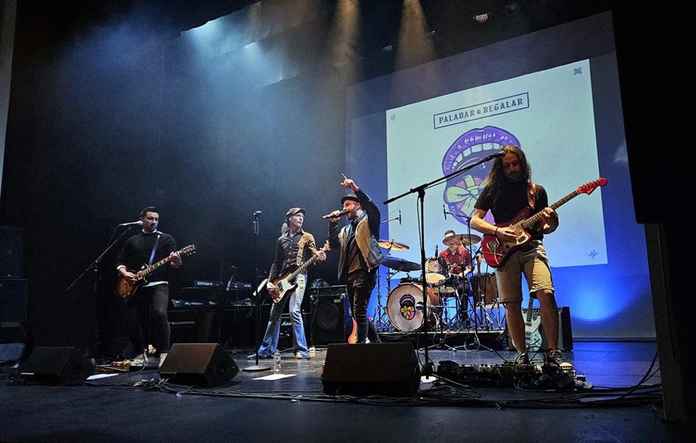 Brasi en la presentación de su tercer disco 'Paladar y regalar' en el teatro Apolo de Almería.