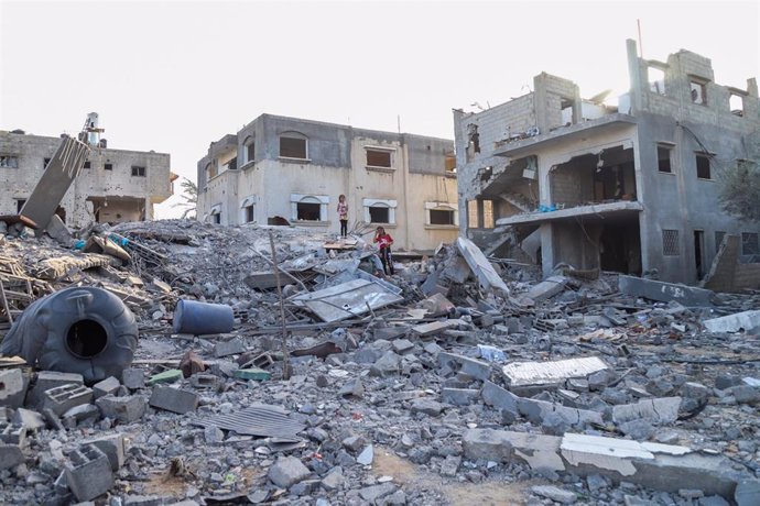 Archivo - Bombardeo israelí en Deir al Balá, en la Franja de Gaza