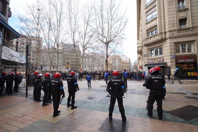 Dos detenidos en Vitoria-Gasteiz por su participación en los altercados durante la manifestación del 3 de marzo