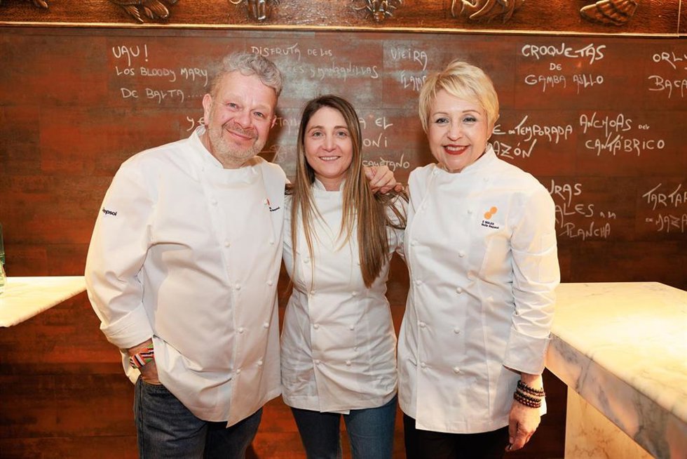 Chicote, Lucía Freitas y Susi Díaz preparan el aperitivo en los bares de la ciudad de Murcia