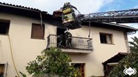 Tres personas resultan intoxicadas en el incendio de una vivienda en La Vega, Llanera