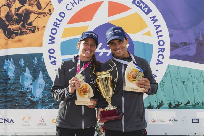 Los españoles Jordi Xammar y Nora Brugman, campeones del mundo de 470