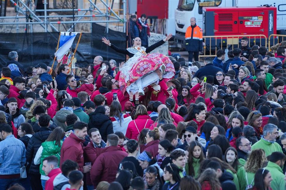 Decenas de personas durante la Crida de las Fallas 2024