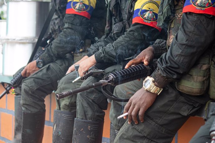 Archivo - April 16, 2023, San Vicente del Caguan, Caqueta, Colombia: FARC-EP Guerrilla members hold firearms during the announcement by the FARC's Central General Staff (EMC) to open peace talks with the Colombian government during an assembly in San Vice