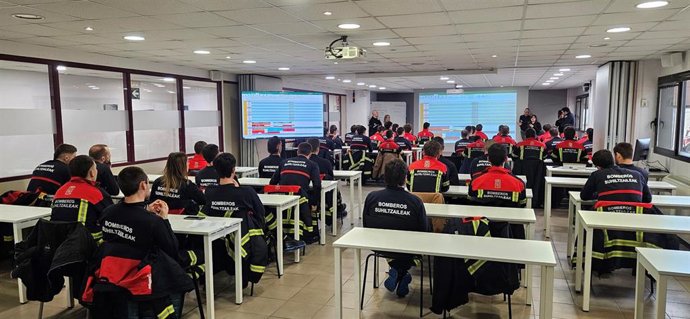 Inicio del curso de bomberos impartido por la Escuela de Seguridad y Emergencias de Navarra.