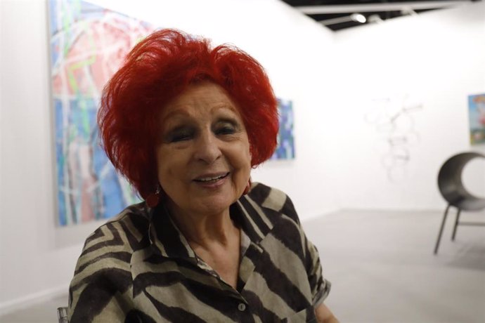 Archivo - La galerista Juana de Aizpuru en una de las salas perteneciente al Festival Internacional de Arte Contemporáneo, ARCO, a 6 de julio de 2021, en Madrid, (España). 