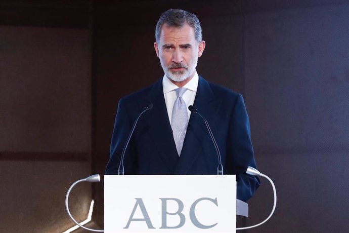 Archivo - El Rey Felipe VI durante la entrega de los Premios de Periodismo de ABC