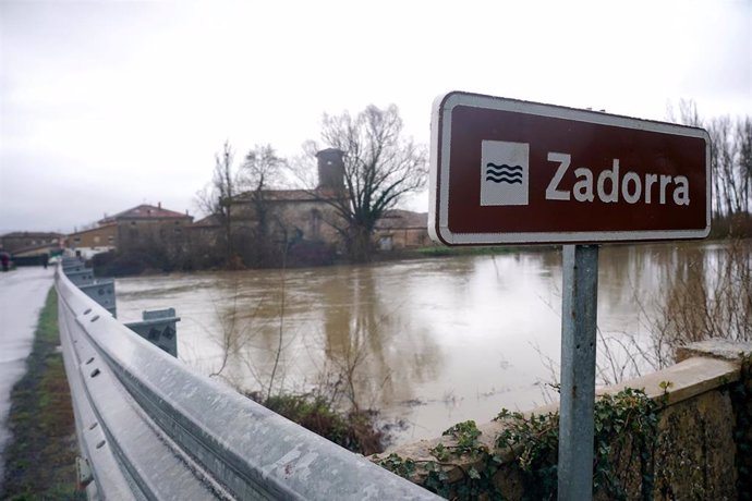 Río Zadorra a su paso por Gobeo durante las lluvias en Vitoria del pasado 27 de febrero.