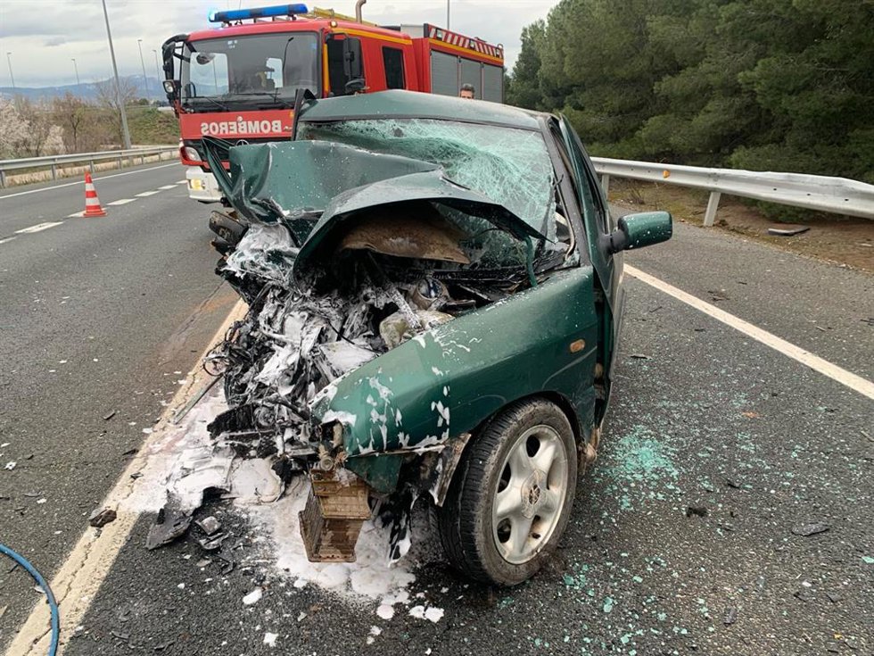 Uno de los coches siniestrados en un accidente de tráfico este fin de semana.