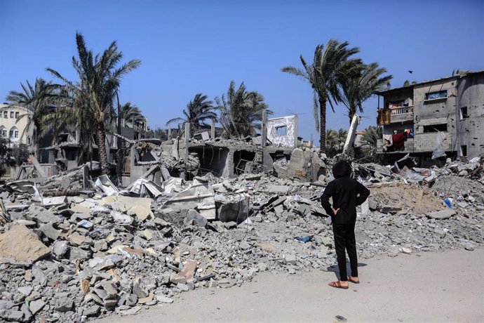 Inmuebles destruidos por los ataques en Deir el Balá, en el centro de la Franja de Gaza
