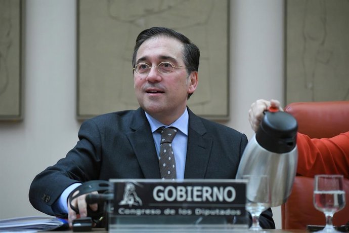 El ministro de Asuntos Exteriores, Unión Europea y Cooperación, José Manuel Albares, durante una sesión extraordinaria de la Comisión de Cooperación Internacional para el Desarrollo del Congreso de los Diputados, en el Congreso de los Diputados, a 5 de fe
