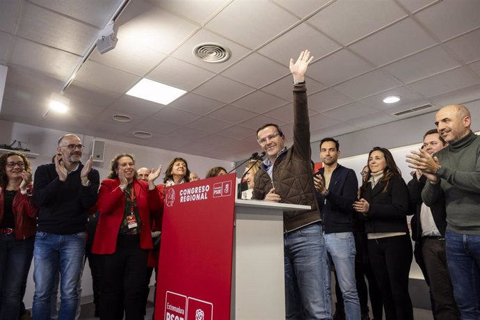 El presidente de la Diputación de Badajoz, Miguel Ángel Gallardo, tras vencer las primarias a la Secretaría General del PSOE de Extremadura, en la sede del PSOE de Extremadura, a 2 de marzo de 2024, en Mérida, Badajoz, Extremadura (España).