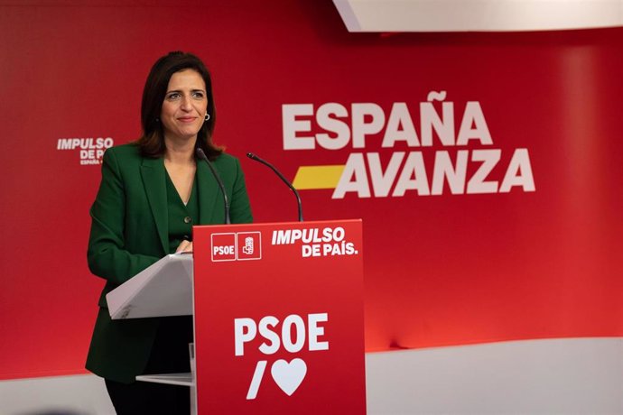 La portavoz del PSOE, Esther Peña, en una intervención en la sede nacional del partido en la calle Ferraz, al día siguiente de las elecciones autonómicas en Galicia