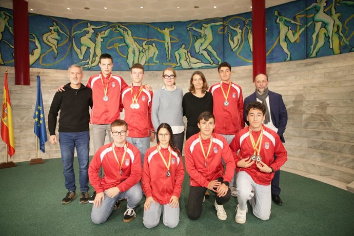 El Gobierno regional felicita a la selección cántabra de cadete por sus medallas de plata y bronce en el campeonato nacional de remo