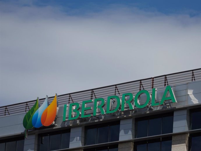 Archivo - Fachada de la sede de Iberdrola, a 31 de marzo de 2023, en Madrid (España). Energías Renovables Ibermap, la 'joint venture' creada en 2021 por Mapfre e Iberdrola para coinvertir en energías limpia, ha alcanzado los 445 megavatios (MW) en carte