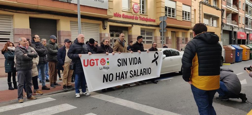 Concentración de UGT por el último fallecido en accidente laboral
