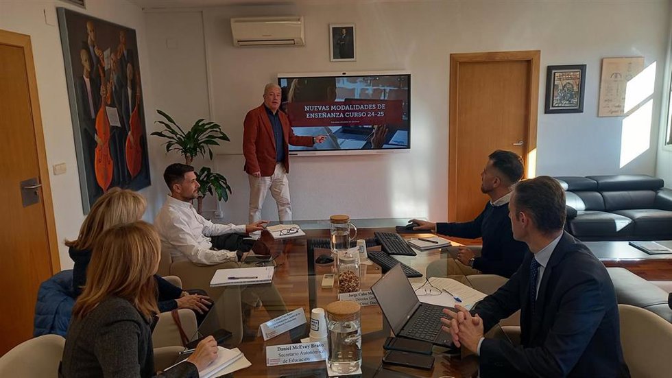 Las Escuelas Oficiales de Idiomas (EOI) de la Comunitat Valenciana tendrán tres modalidades de formación en el curso 24-25, manteniendo la presencial e incorporando semipresencial en todos los centros y redistribuyendo en siete centros la enseñanza a di