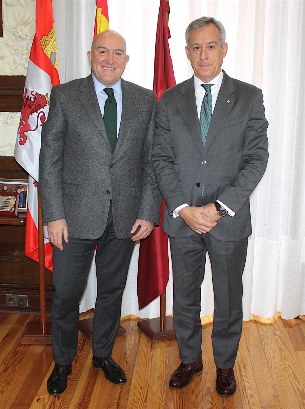 El alcalde de Valladolid (JI) y el presidente de Eurocaja Rural (D).