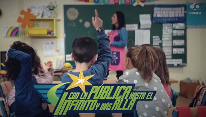 Fotograma de la campaña lanzada por Codapa para "animar" a la escolarización en la pública.