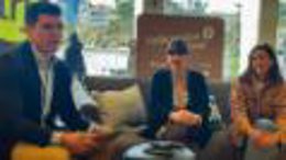 El director del IRJ, Juan Diego Alcaide, la vicepresidenta de FER Joven, Beatriz Roldán, y la responsable del restaurante Arsa, Beatriz Fernández