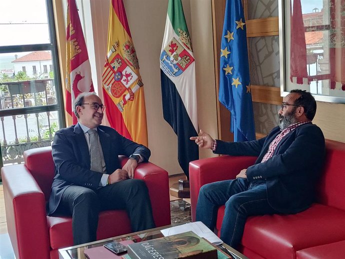 El alcalde de Cáceres, Rafael Mateos, y el presidente de la Diputación de Cáceres, Miguel Ángel Morales, en una reunión en el ayuntamiento