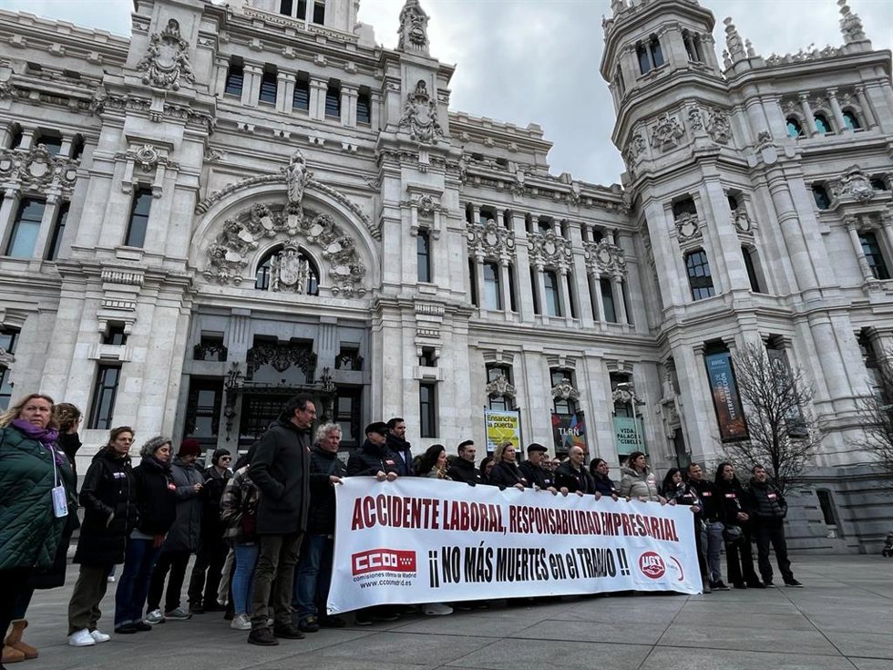 UGT y CCOO se concentran tras los últimos accidentes laborales en la región y reclaman "más control" para cumplir la Ley